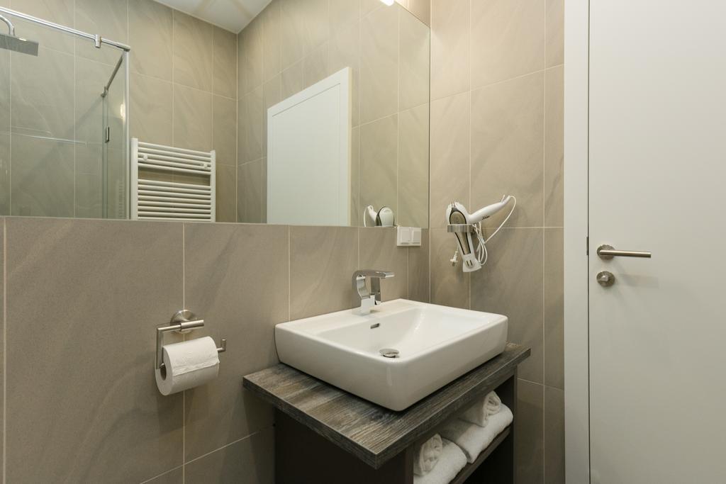 Castellez 1020 Apartment *