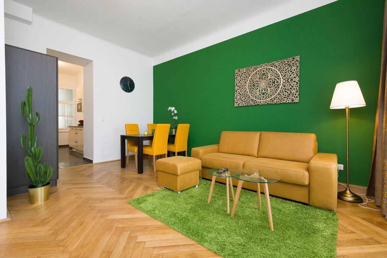 Apartament Castellez 1020 *
